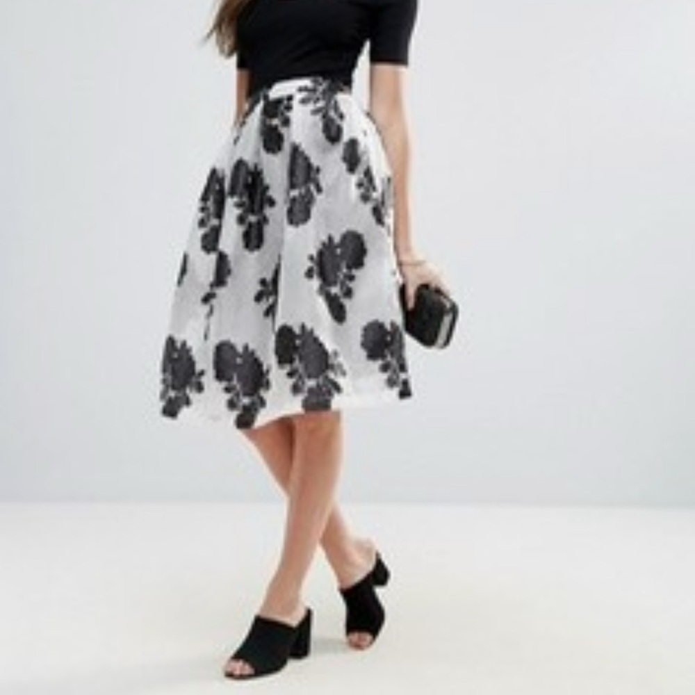 QED London: Black & White Floral Jacquard Skirt Size US 8/ UK 12